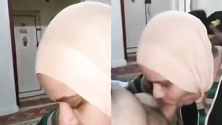 شرموطة مصرية تاكل الزوبر اكل الجزء الاول
