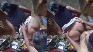 فضيحة شاب هندي بينك حبيبته بالشارع