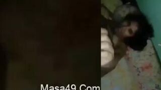 واخدها على قبوا عشان تمص براحتها