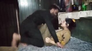 جايب عشيقته لبيته عشان يفتحها