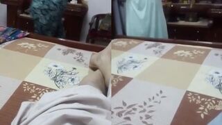 تجميعه لديوث مصرى يتجسس على مراته الميلف المصريه وهى بتغير وبتقلع فى مجموعه مقاطع