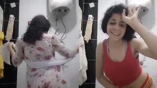 حته رايقه اوى من على وش القفص فاتحه لحبيبها الكام تقلع تفرجه جسمها الجامد تدلعه وترقصله وتتلبون بمزاج يا بخته بيها ابن التيت