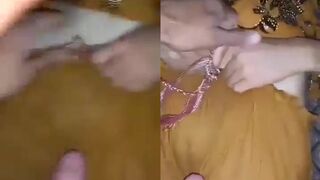 عايز وردها لكن  هي ما بدها تنتاك من زبه
