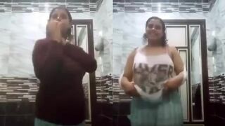 اربع دقايق للبوه المصريه الفلاحه امنيه تقلع وتعرض وتمتع عشيقها فى الحمام فى اكثر من مقطع