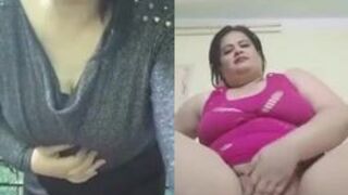 مقطعين رايقين لمتناكة مولعه بتعرض لحمها لنياكها على الكاميرا وهيا شغاله نياكه فى كسها وتفشخ بزازها لعب مع اححلى اهات وشرمطه