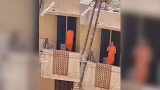 منحرف مصرى يتجسس على 3 بنات شراميط جيرانه فى بلكونه اللى قدامه واحده لابسه قميص نوم وتتلبون وترقص