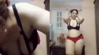 محرومة وعاوزاك تمص حلمة بزازي