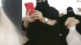 منققبه فاجره اوي بجسم ميلفاية وبزازها كبيرة اللبوه عايزه تتعشر ونفسه في الزبر اوووف علي القحبه وهيا بتلعب فى كسها