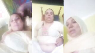 المراة الممحونة تشغل نار بين فخذيها لتدفئ كسها