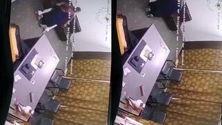 محجبة تروح للمعلم عشان تريح كسها وتاخد فلووس