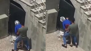 فضح عرض حبيبته في نص الشارع والناس تتفرج