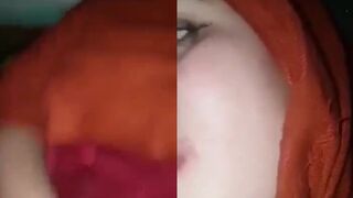 ديوث يعرص ع زوجة ابية الميليف في غياب الاب المسكين