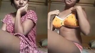 هندية تمص حلمة بزازها وتمتع كسها