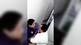 يتم  تصوير الطبيب وهو ينك الممرضة  تصوير  سري
